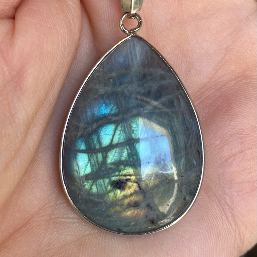 Rainbow Labradorite Teardrop Pendant - Picture 3 of 7